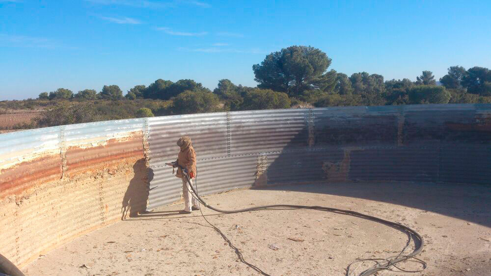 Chorro de arena en la restauración de estructuras metálicas: proceso y beneficios